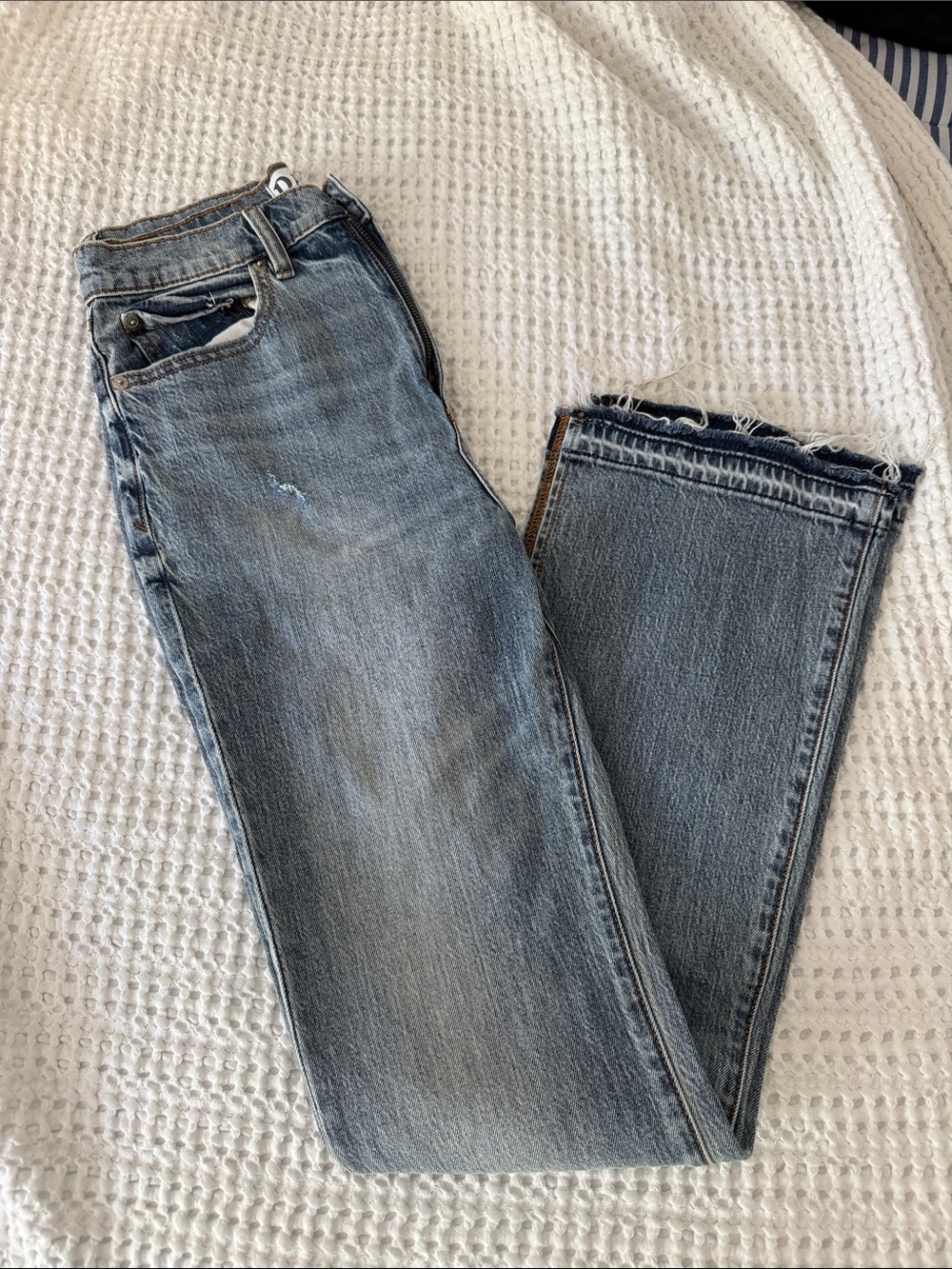 Classic Light Wash Leg Jeans